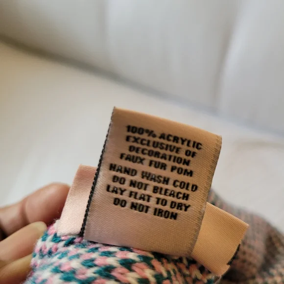 Juicy Couture Winter Hat - Picture 8 of 8